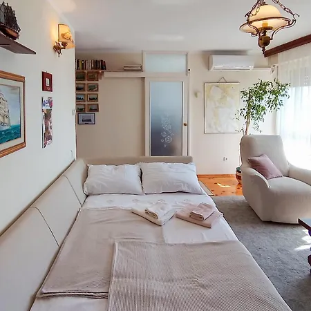 Lilly アパート *